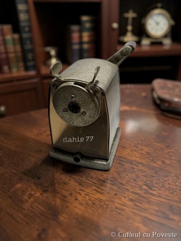 Ascutitoare mecanica vintage Dahle 77 birou manivela Germania