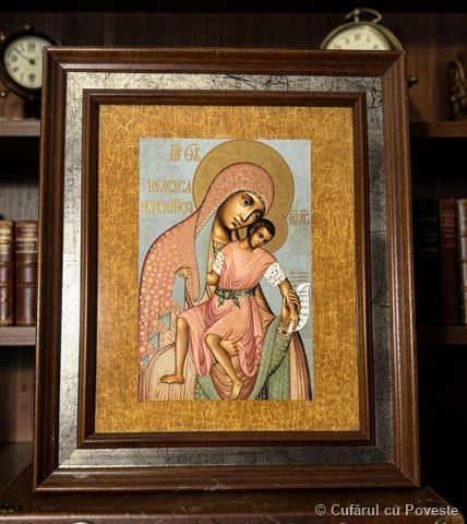 Icoană ortodoxă Maica Domnului Kykkotissa, ramă lemn foiță aur