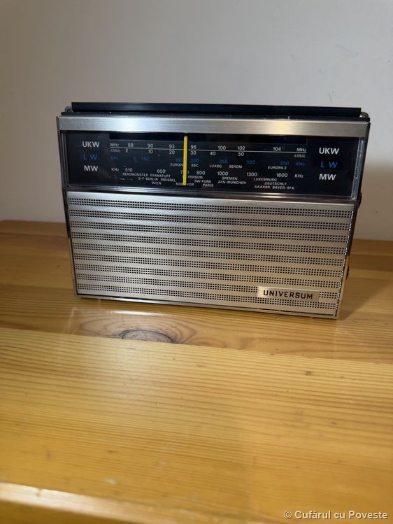 Radio portabil vintage Universum tranzistor Germania Vest anii '70-'80