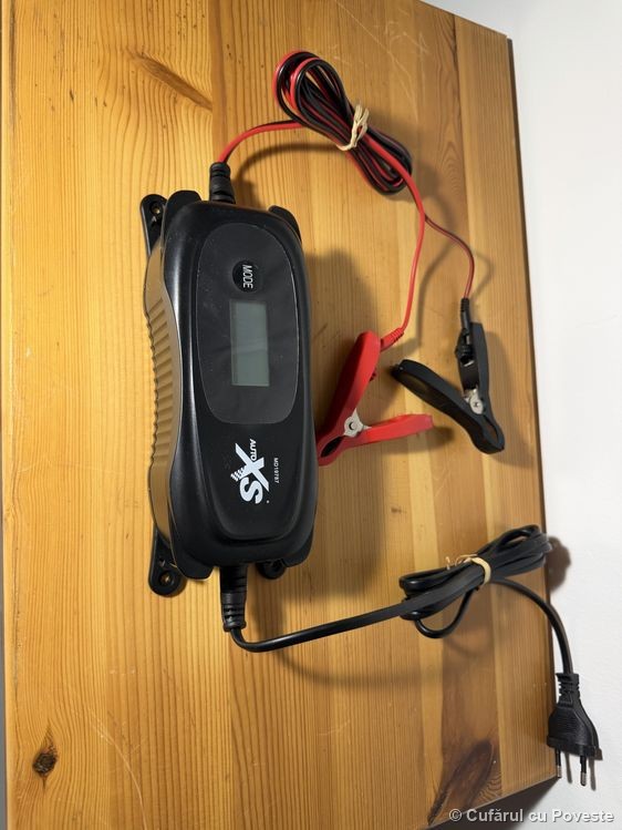 Redresor inteligent AutoXS 6V/12V LCD AGM/Gel IP65 stare foarte buna